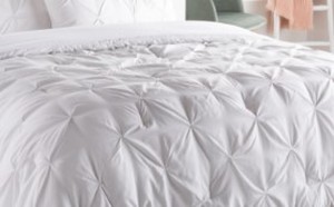 lot 1390 image: Linenspa Pinch Pleat Comforter Set With 2 Pillow Cases In White, Queen Size