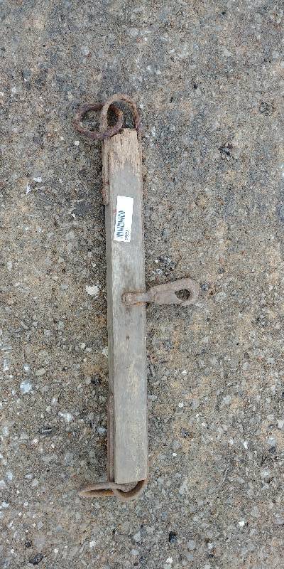 lot 6669 image: Primitive Antique Ox Yoke Single Tree