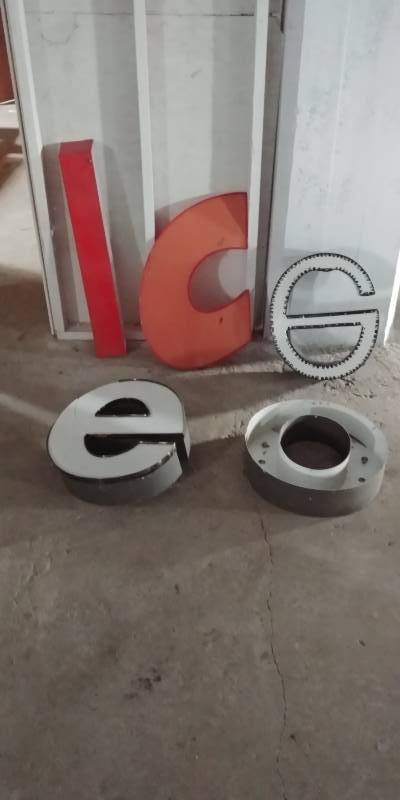 lot 6672 image: Lot of Large Metal Letters