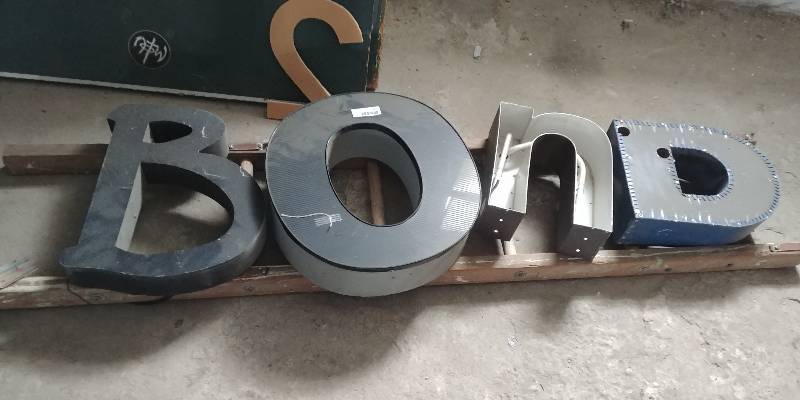 lot 6677 image: Lot of Large Metal Letters