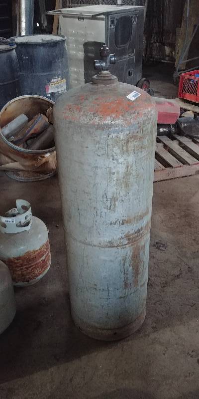 lot 6687 image: Large Tank