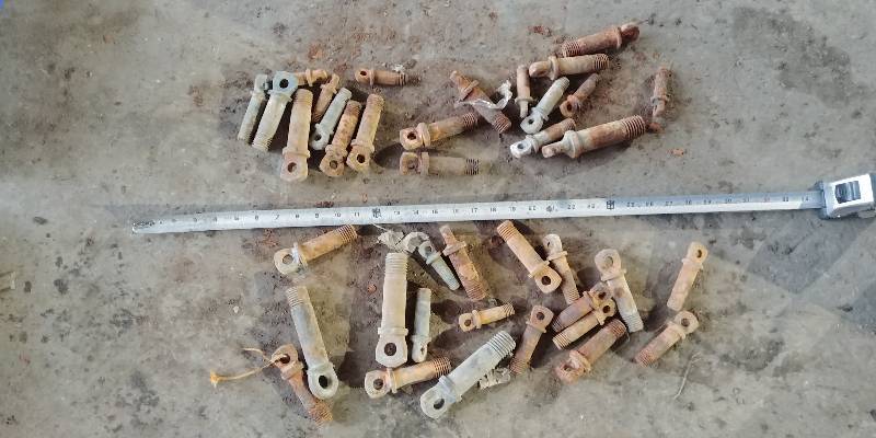 lot 6748 image: Large Lot of Shackle Pins