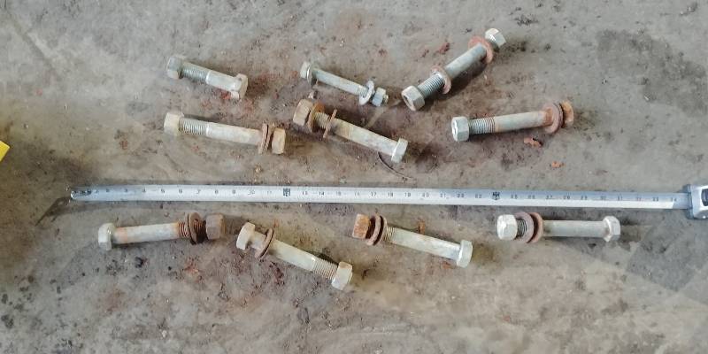 lot 6749 image: Lot of Large Bolts