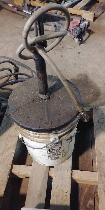 lot 6762 image: Manual Grease Barrel Pump with Empty Bucket