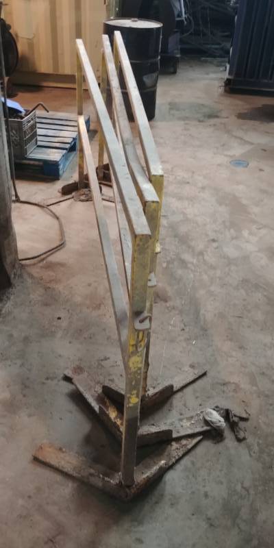 lot 6774 image: Lot of 3 40 x 8 Safety Guard Rails