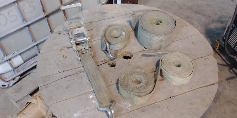 lot 6782 image: Lot of Tow Tie Down Straps