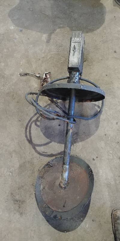 lot 6607 image: ARO Air Powered Grease Pump LM2350E-31-B