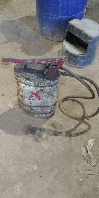 lot 6613 image: Manual Grease Barrel Pump with Empty Canister