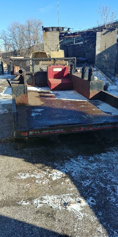 lot 1 image: Knapheide Pacesetter Flatbed with Dura-Rail PXT Series 14 x 8