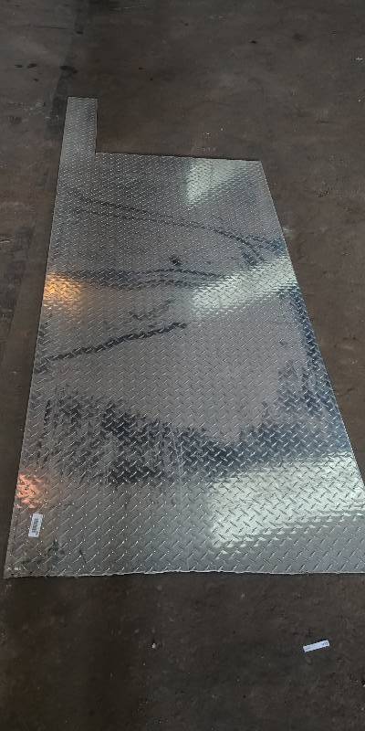 lot 6800 image: 18 Diamond Plate