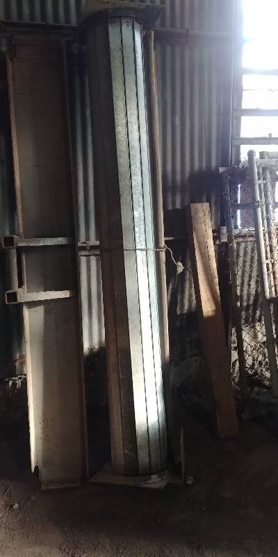 lot 6621 image: 8 Foot Overhead Roll-up Door