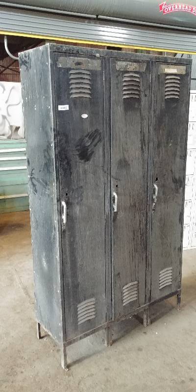 lot 6803 image: Metal Lockers