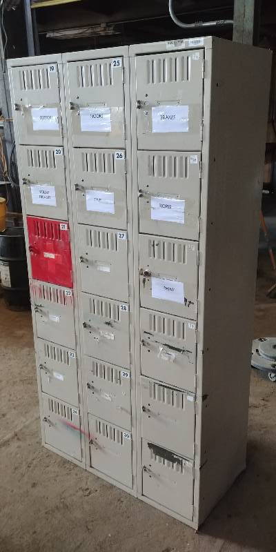 lot 6622 image: 18 Cubby Locker Unit