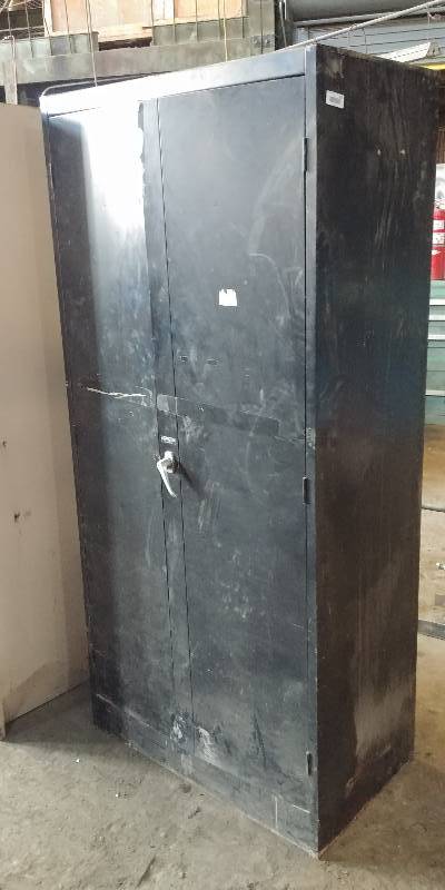 lot 6805 image: Steel Locker Unit