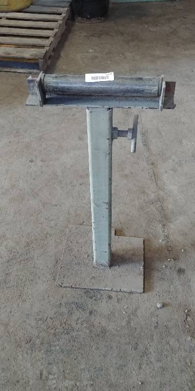 lot 6809 image: Adjustable Height Roller