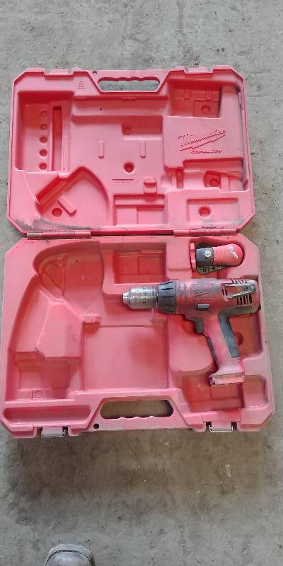 lot 6815 image: Milwaukee 12 Cordless Drill NO CHARGER