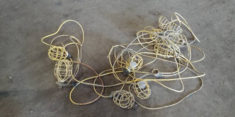 lot 6823 image: Strand of Work Lights