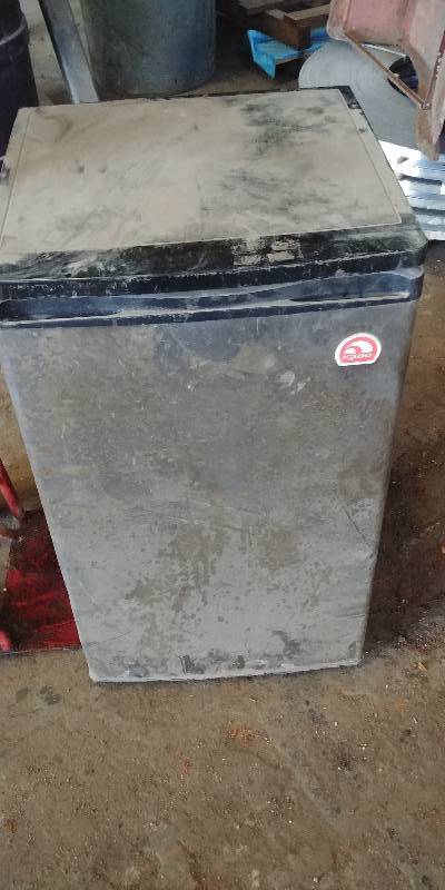 lot 6824 image: Igloo Mini Refrigerator