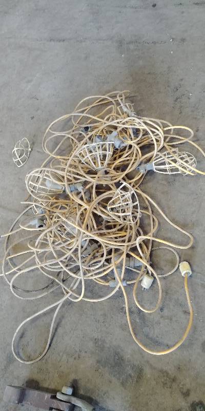 lot 6825 image: 2 Strands of Work Lights