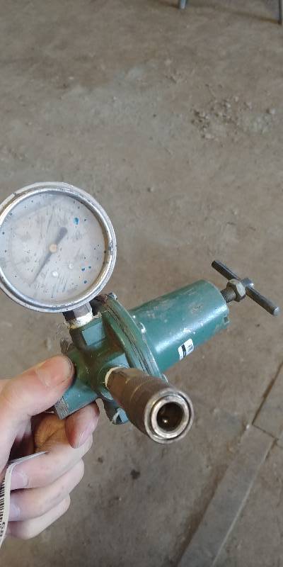 lot 6827 image: Pneumatic Pressure Gauge Regulator