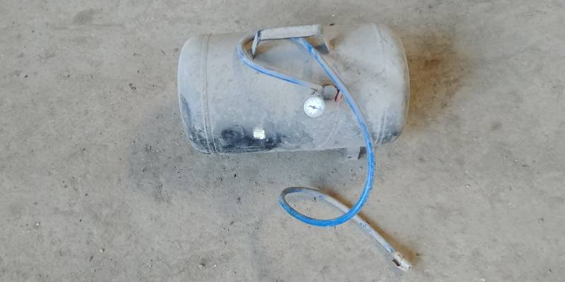 lot 6848 image: Air Tank