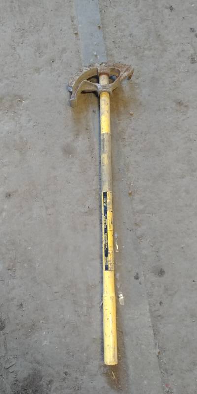 lot 6850 image: Pipe Bender