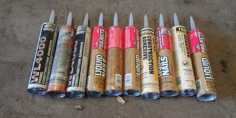 lot 6862 image: Lot of Liquid Nail Adhesive