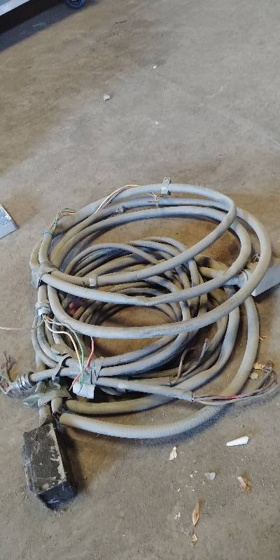 lot 6864 image: Lot of Heavy Duty Wire