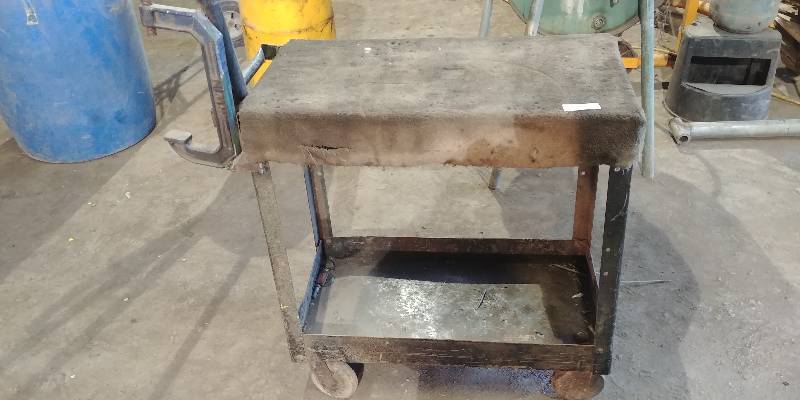 lot 6868 image: Steel Rolling Cart Needs Wheel Replaced