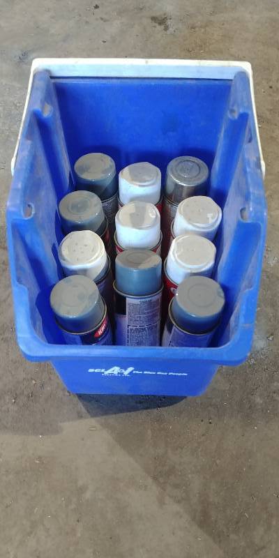 lot 6890 image: Lot of Spray Paint