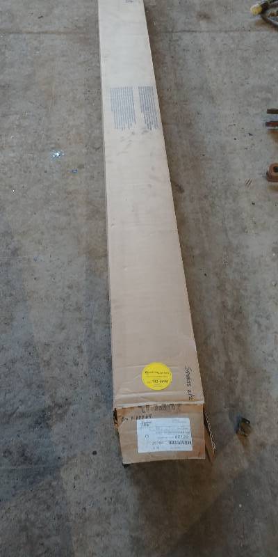 lot 6892 image: Partial Case of 8 Fluorescent Light Bulbs