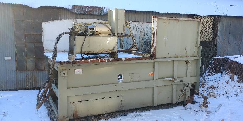lot 10 image: Sebright 2 Yard Trash Compactor