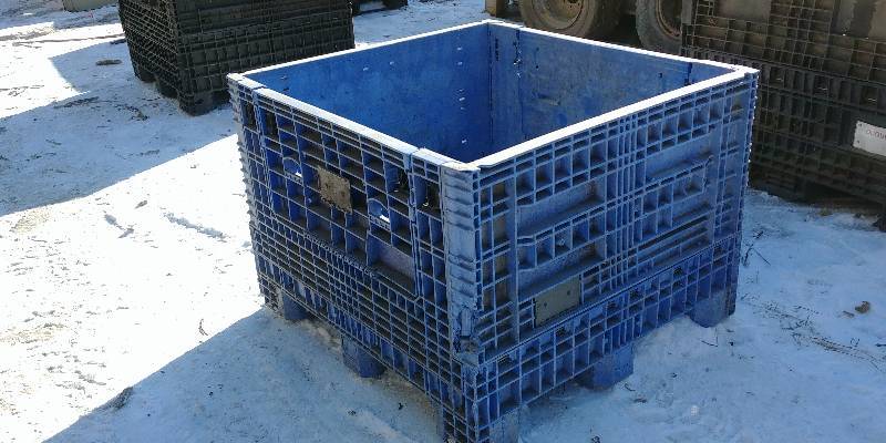 lot 22 image: Heavy Duty Plastic Pallet Box