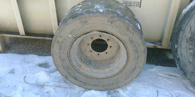 lot 6658 image: Bobcat Tire
