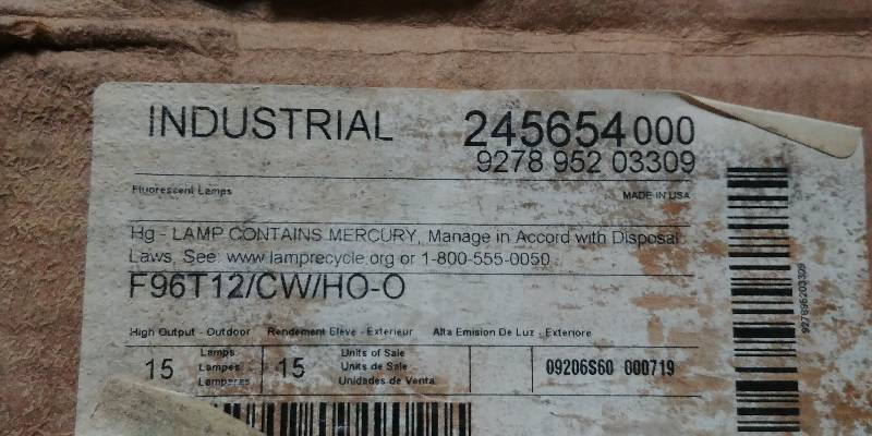 lot 6894 image: Partial Case of 8 Fluorescent Light Bulbs