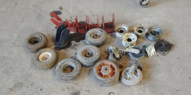 lot 6895 image: Lot of Casters and Parts