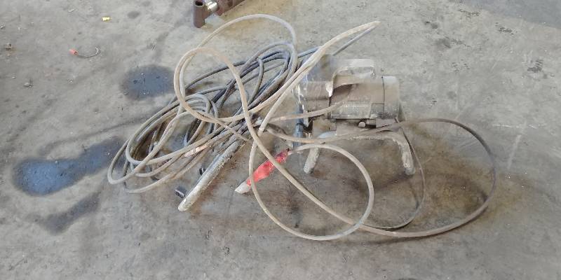 lot 6920 image: Airless Paint Sprayer