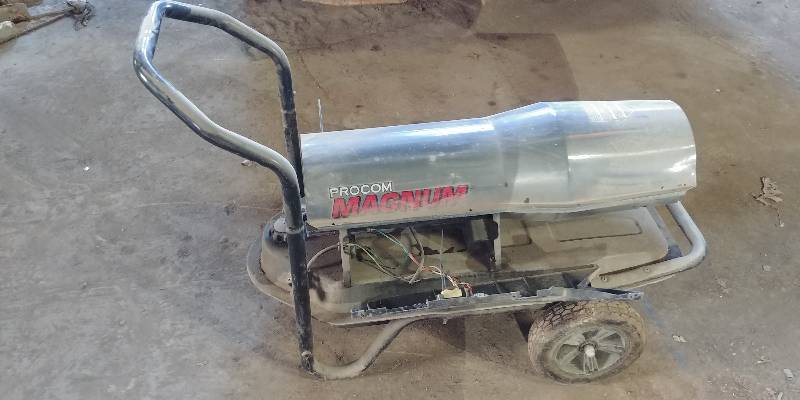lot 6925 image: Procom Magnum Kerosene Heater for Parts or Repair