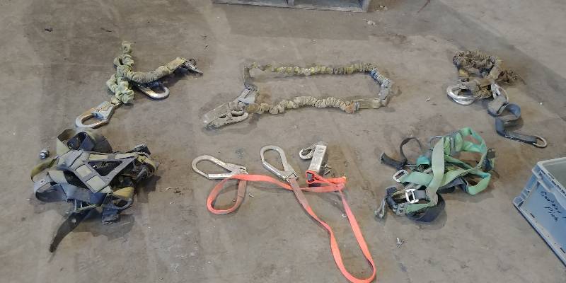 lot 6926 image: Lot of Safety Harnesses