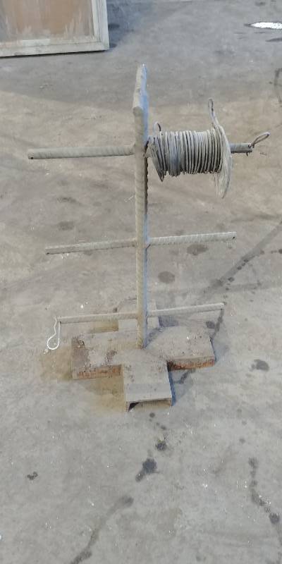 lot 6934 image: Wire Tree