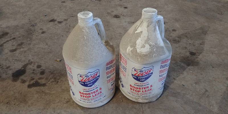 lot 6936 image: 2 Gallons Hydraulic Oil Booster and Stop Leak