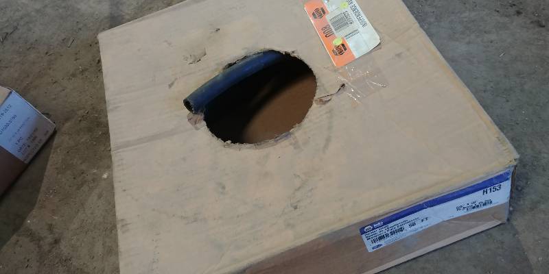 lot 6939 image: Box of Heater Hose 58