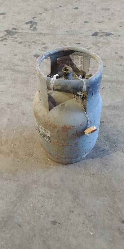 lot 6952 image: Forklift Propane Tank