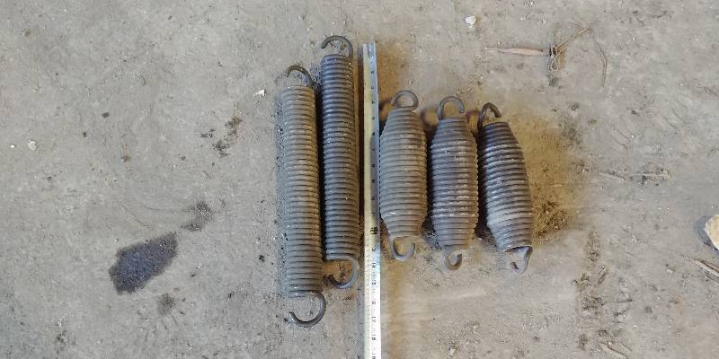 lot 6954 image: Set of Springs