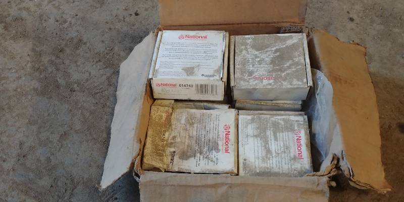lot 6960 image: Box of 10 National 614743 Axle Nuts
