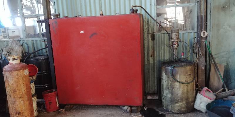 lot 29 image: Large Used Oil Tank with Graco Fireball 300 Air Powered Pump