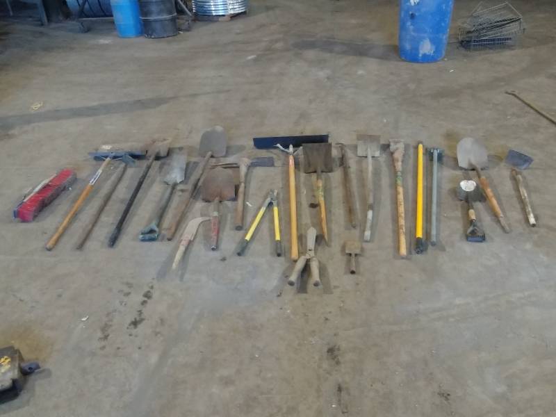 lot 6970 image: Large Lot of Shovels and Hand Tools