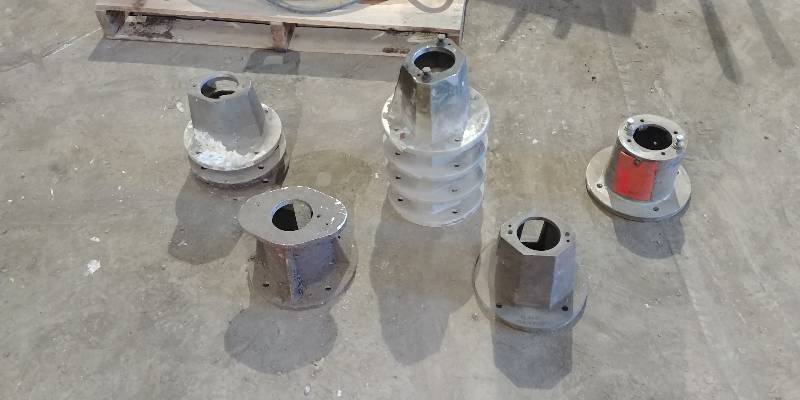 lot 6971 image: Aluminum Brackets