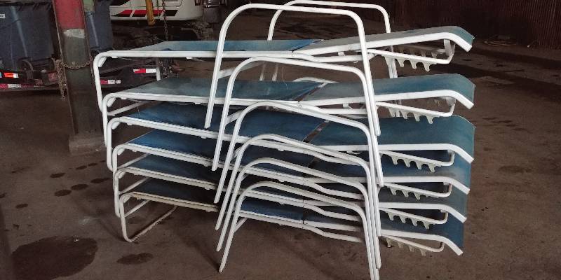 lot 6979 image: Set of 6 Aluminum Pool Chairs