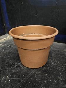 lot 122 image: Old used planter plastic pot, can be reused